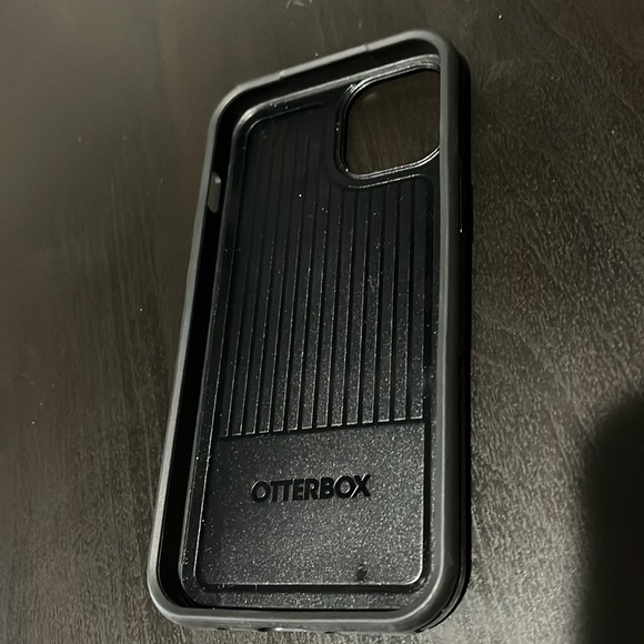 iPhone 13 otter box case - Picture 2 of 2